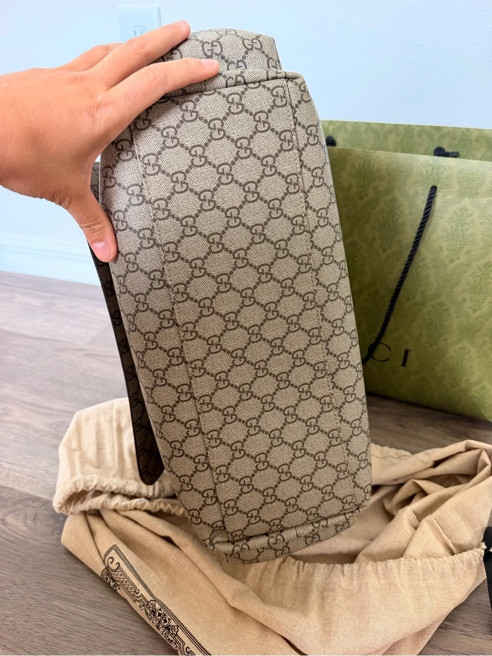 Gucci gg supreme